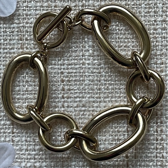 Gold Tone Chunky Link Toggle Closure Bracelet 7” - Picture 3 of 4